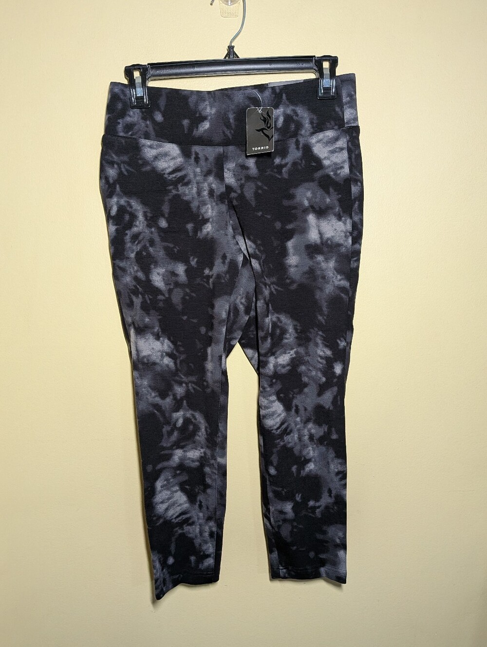 Torrid Slim Fix Crop Athletic Pants Leggings 00 Large